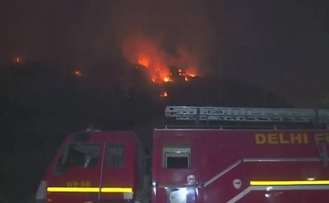 Watch: Massive fire breaks out at Delhi's Ghazipur landfill site, five fire tenders at spot