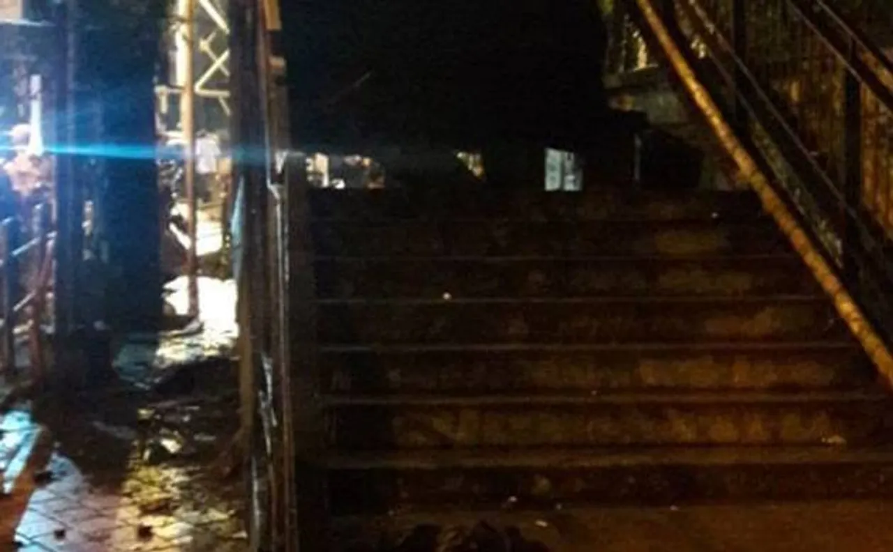 Mumbai: Part of staircase of unused foot overbridge collapses near Charni Road, 2 injured