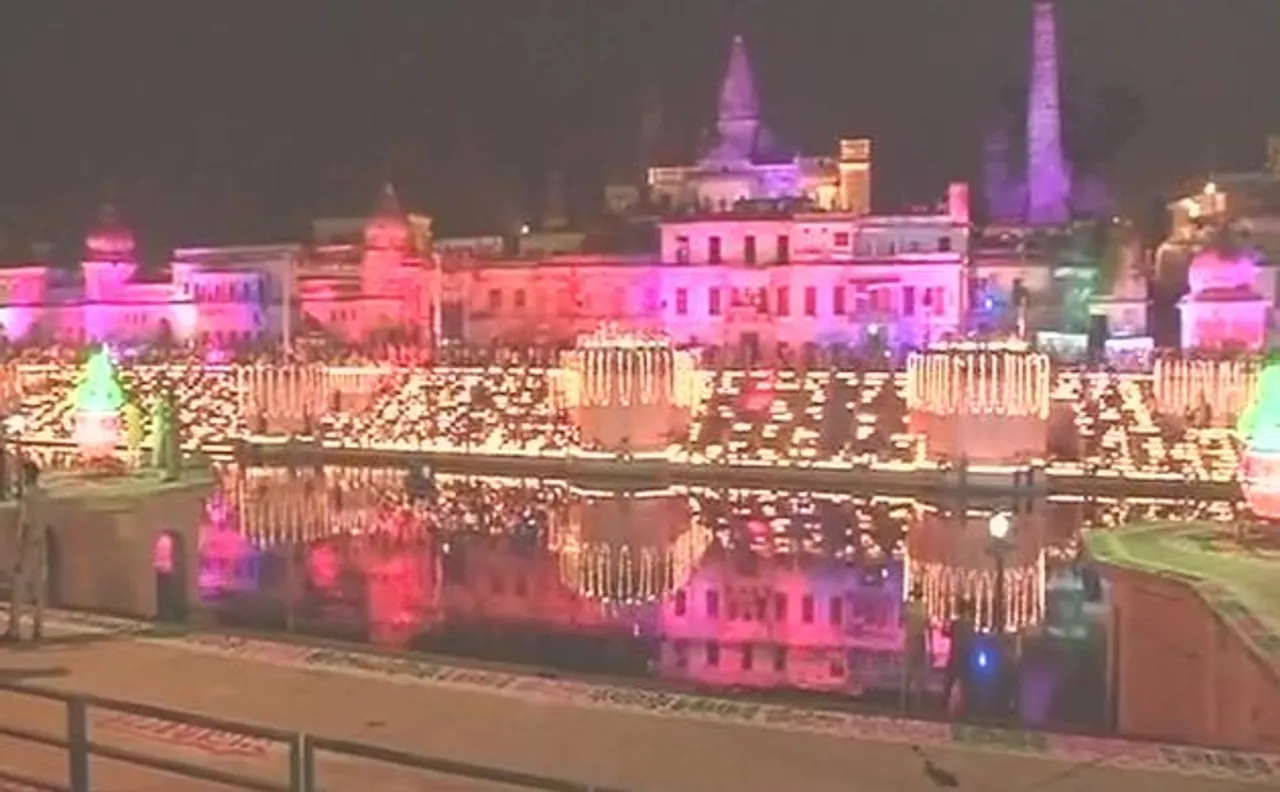 Diwali celebrations in Ayodhya: 2 lakhs 'diyas' lit on banks of Saryu river