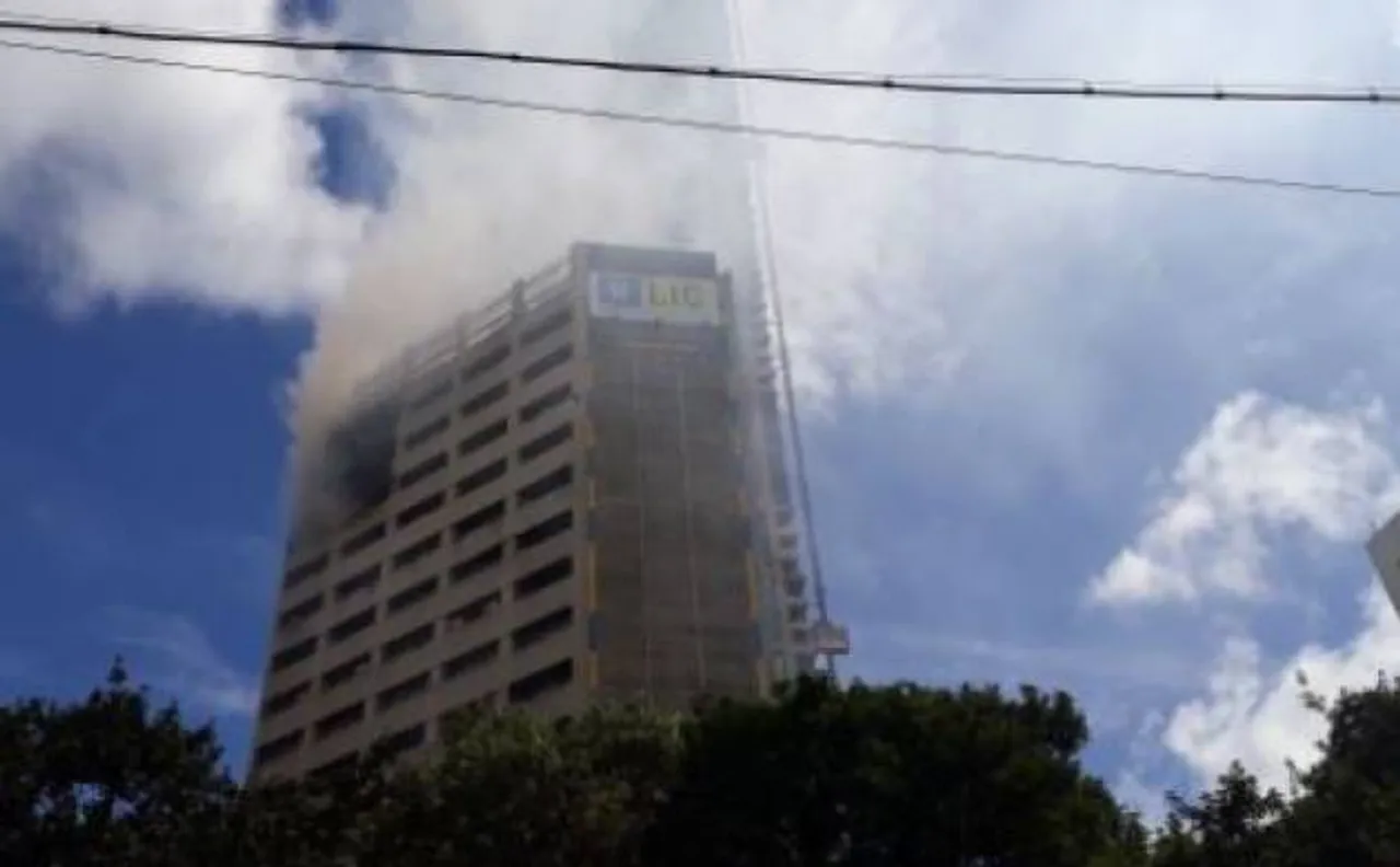Kolkata: Fire breaks out at LIC building on Jawahar Lal Nehru road; 10 fire tenders at spot
