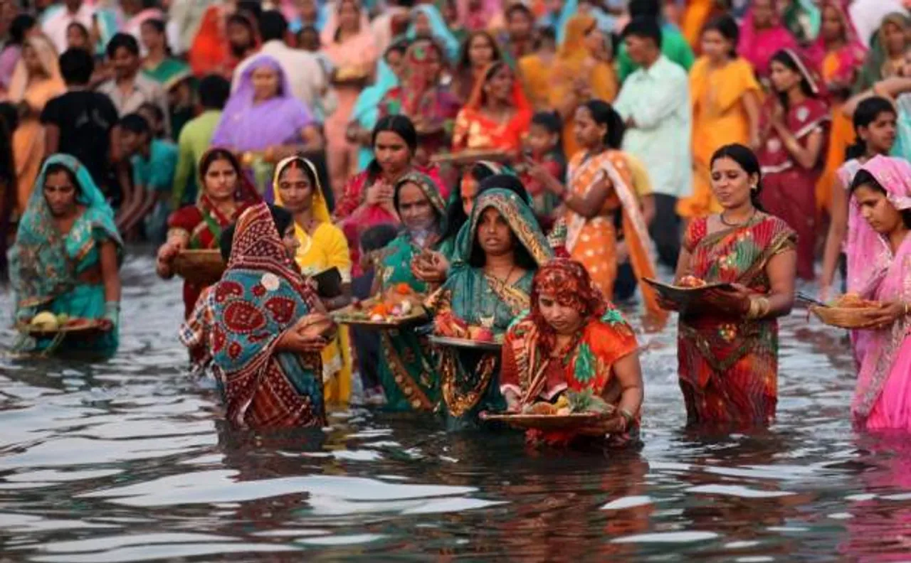 Chhath Puja 2017: Check out mahaparv date, vidhi and shubh muhurat for Sandhya Argh, Suryodaya Argh