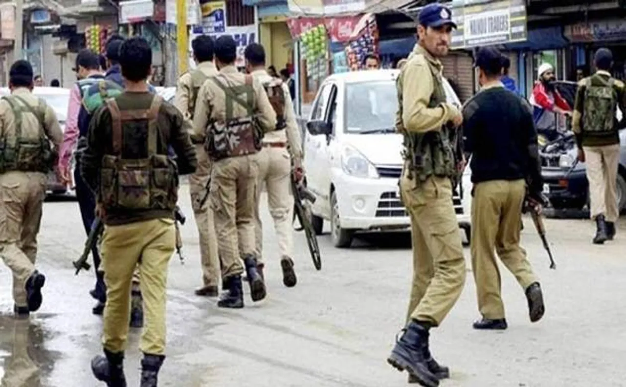 J&K: Security forces arrest Hizbul Mujahideen terrorist Arizoo Bashir from Tral area