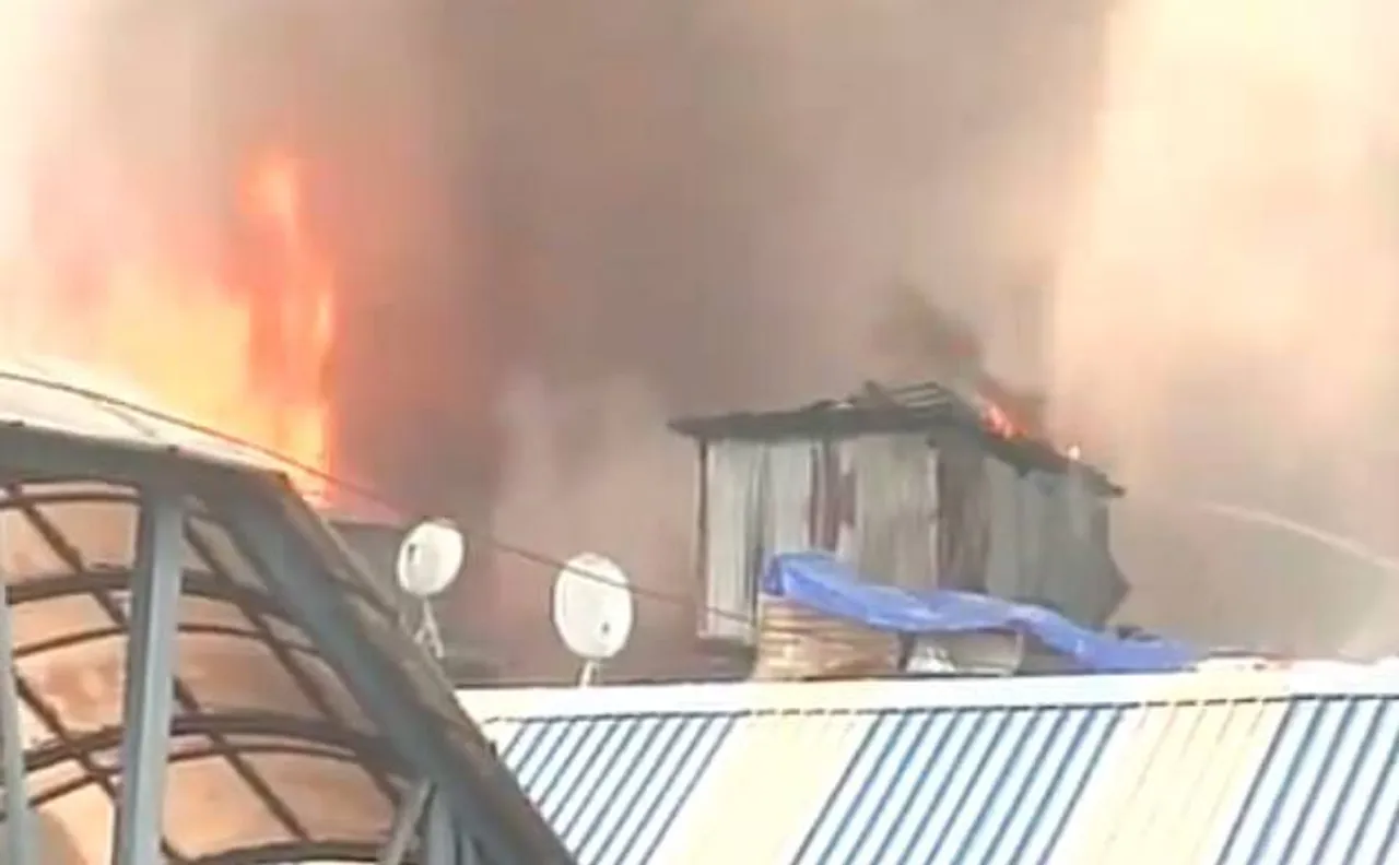 Mumbai: Massive fire breaks out at Behrampada slums area near Bandra railway station