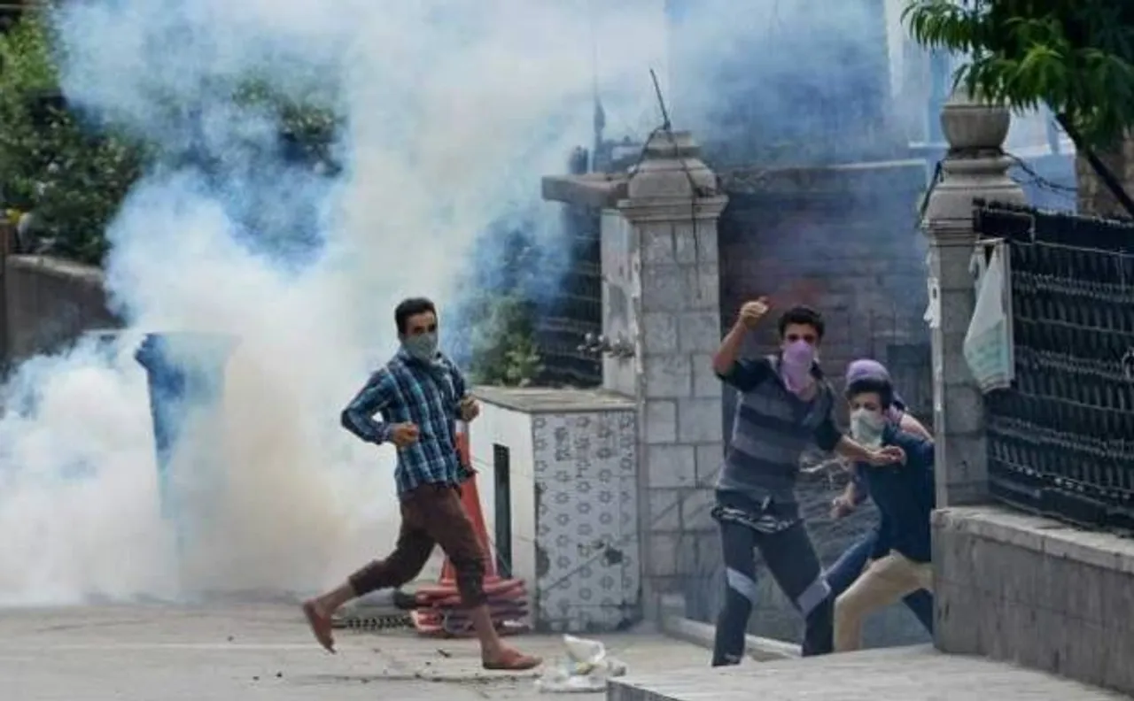 Jammu and Kashmir: Protesters to face up to 5 years jail term for damaging property