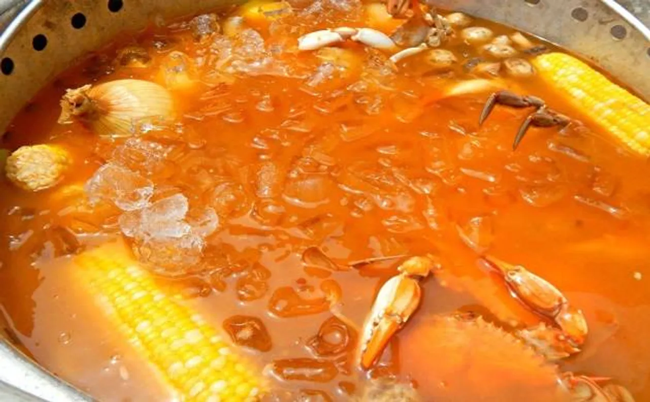 Six-year-old falls in hot curry while waiting for midday meal in Bahraich school