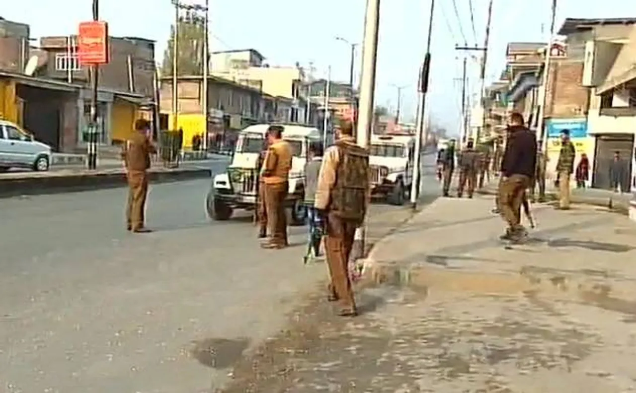 Jammu and Kashmir: Terrorists attack CRPF vehicle in Anantnag, 5 injured