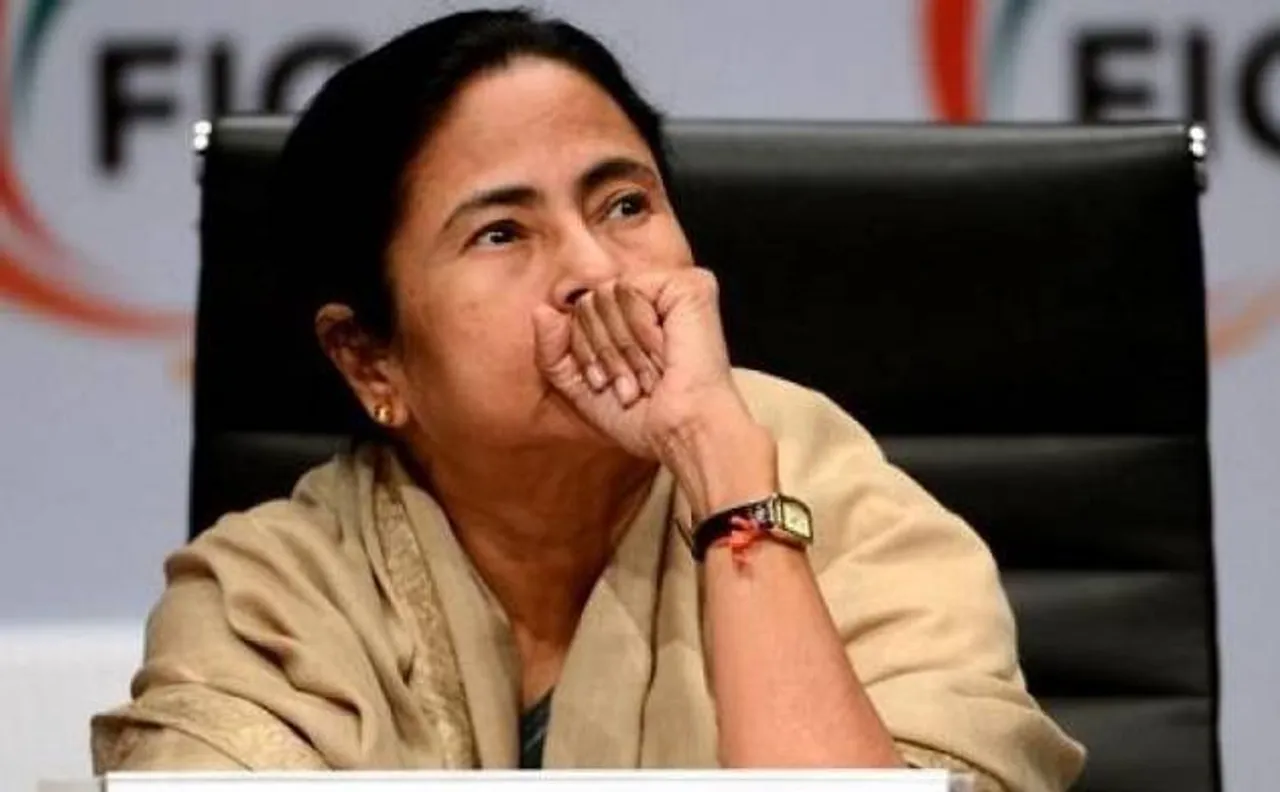 Mamata Banerjee describes demonetisation as 'DeMoDisaster', turns Twitter display picture black