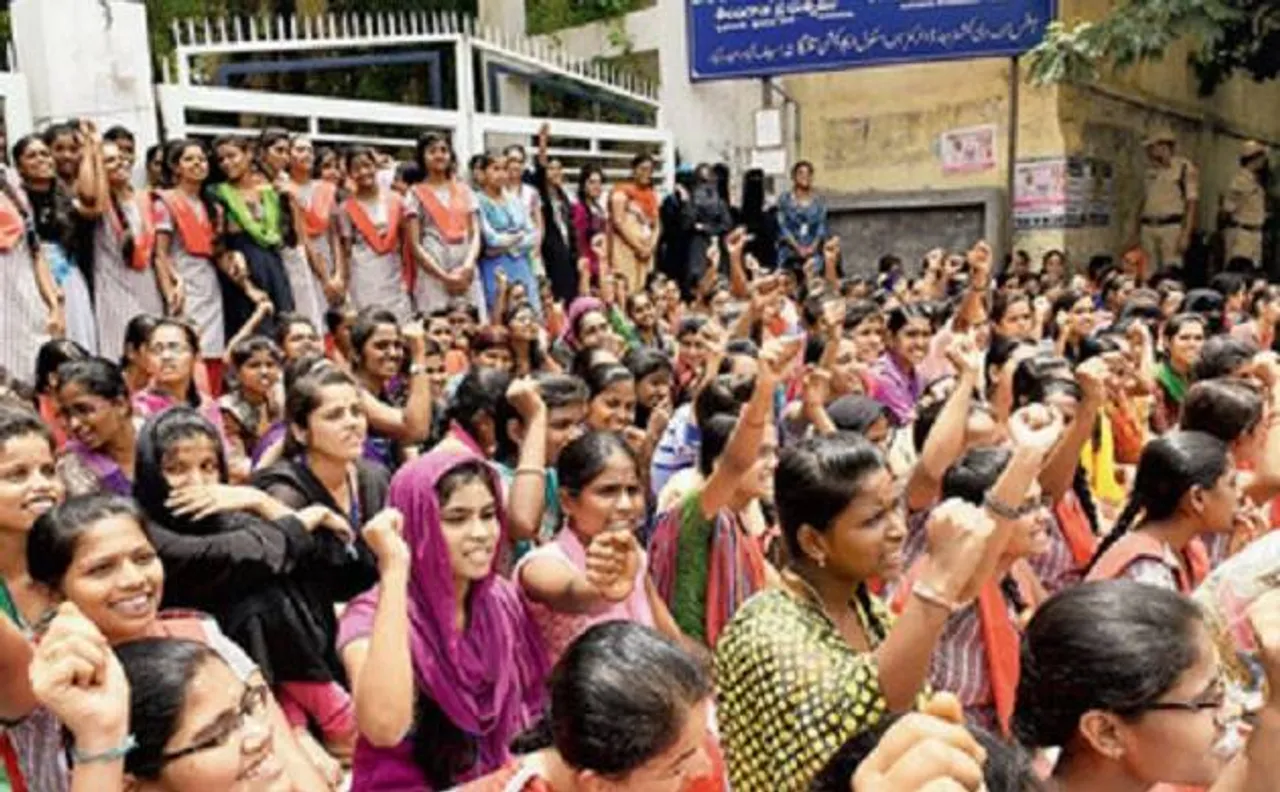 Hyderabad: Students stage protest against 'long school hours'