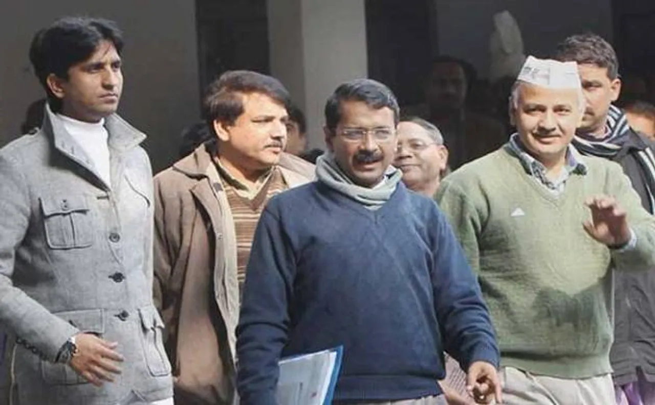 Kumar Vishwas takes dig at Aam Aadmi Party with a satirical song