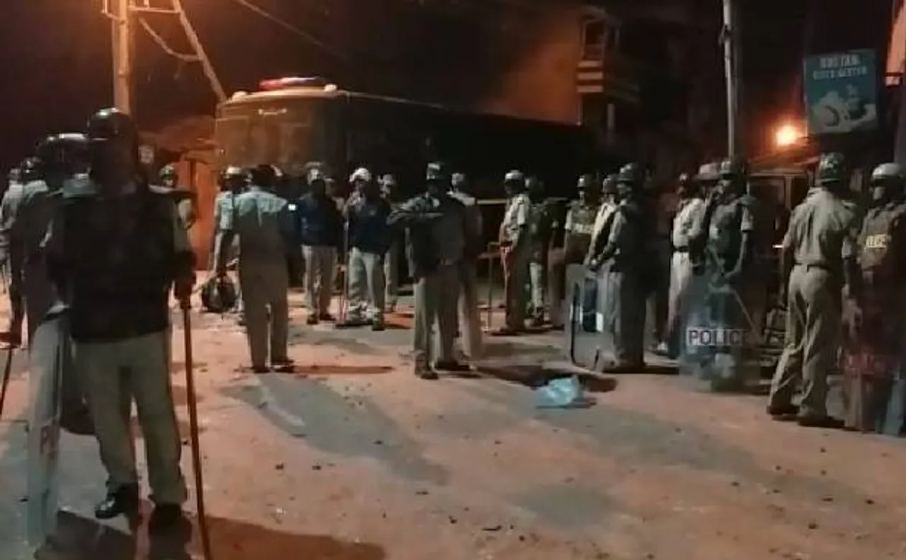 Karnataka: Violent clashes in Belagavi, one injured