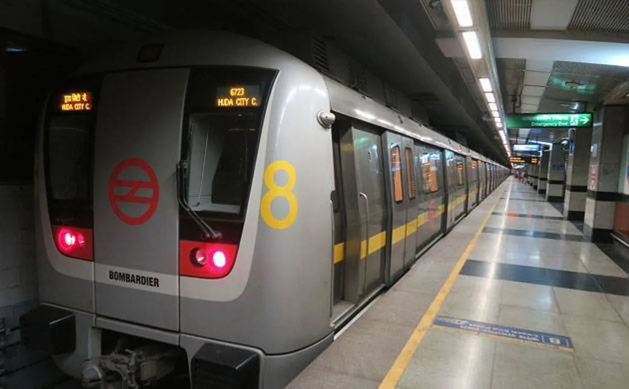 Delhi girl jumps to death at Kashmere Gate metro station