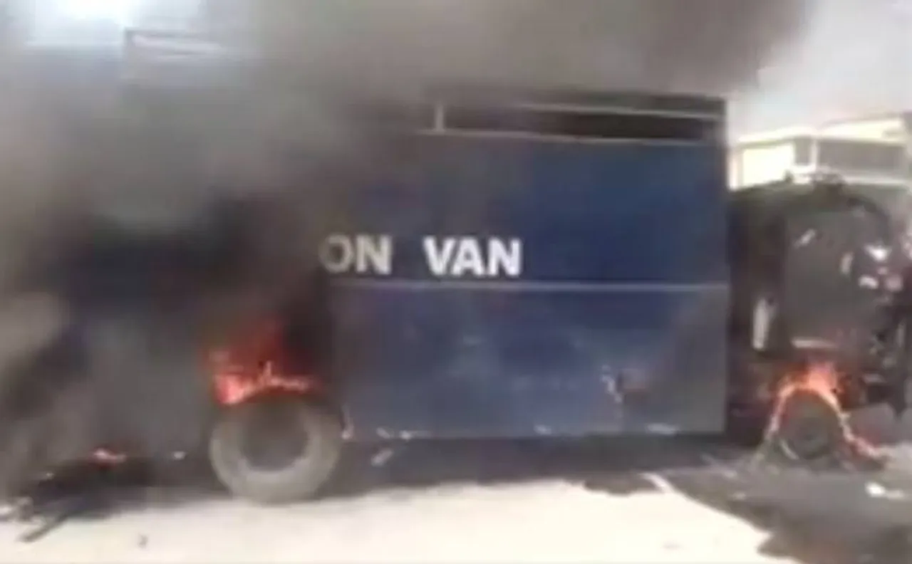 Pakistan: 1 killed, 150 injured in clashes over Prophet, news channels, social media blocked