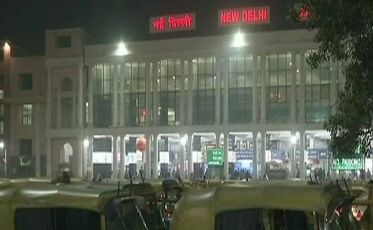 New Delhi: Dense fog wrecks railway service; 45 trains delayed, 4 re-scheduled and 3 cancelled