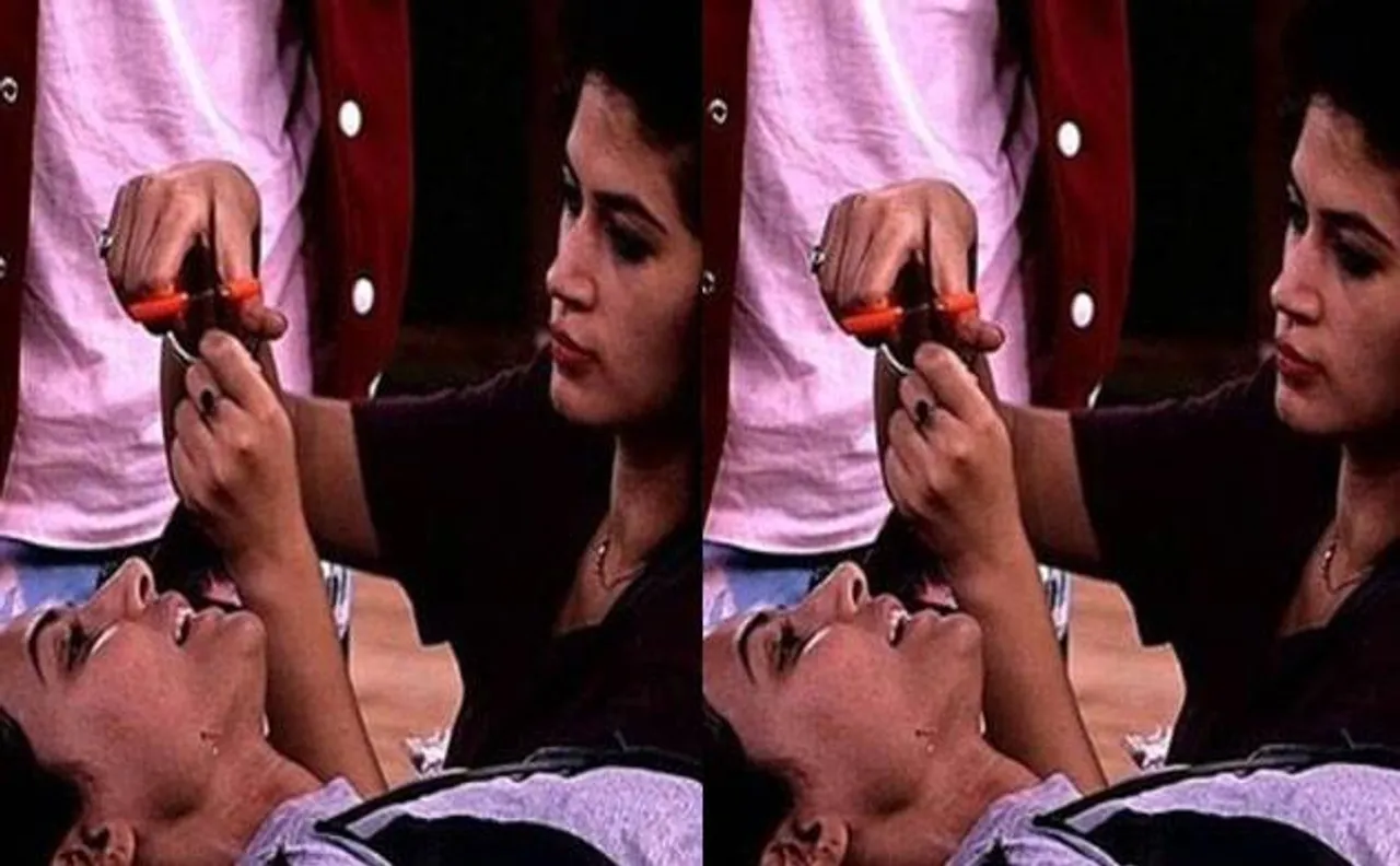 Bigg Boss 11: Bandgi Kalra CHOPS OFF Hina Khan's hair (watch video)