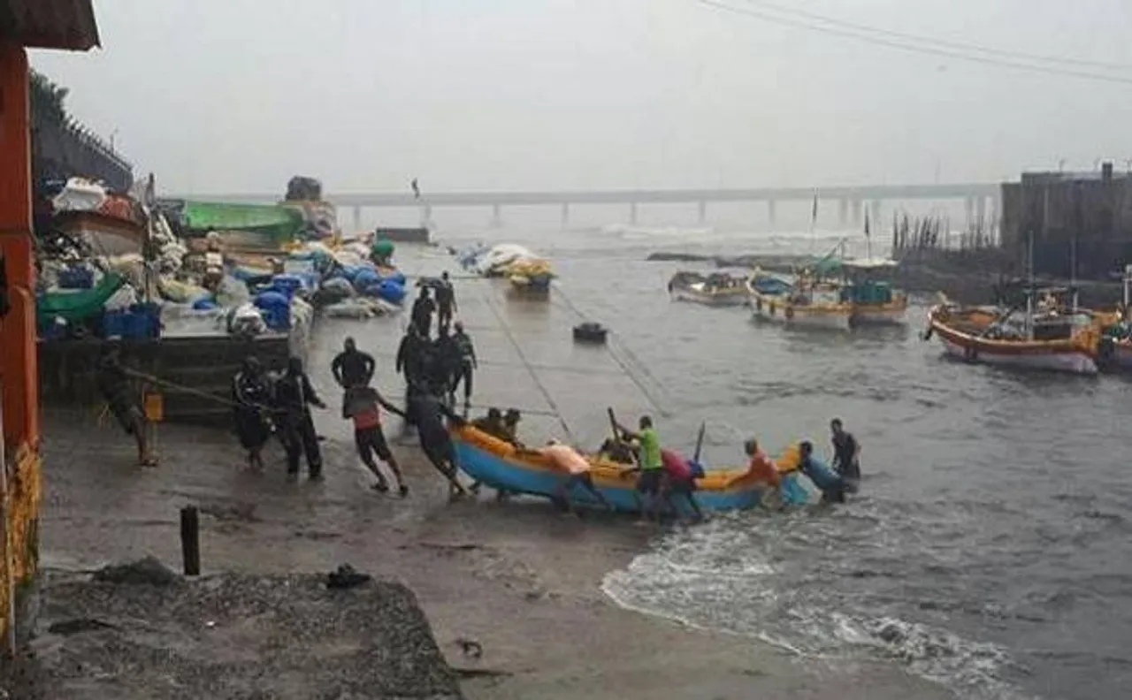 Cyclone Ockhi waning, may not hit Gujarat coast, says IMD