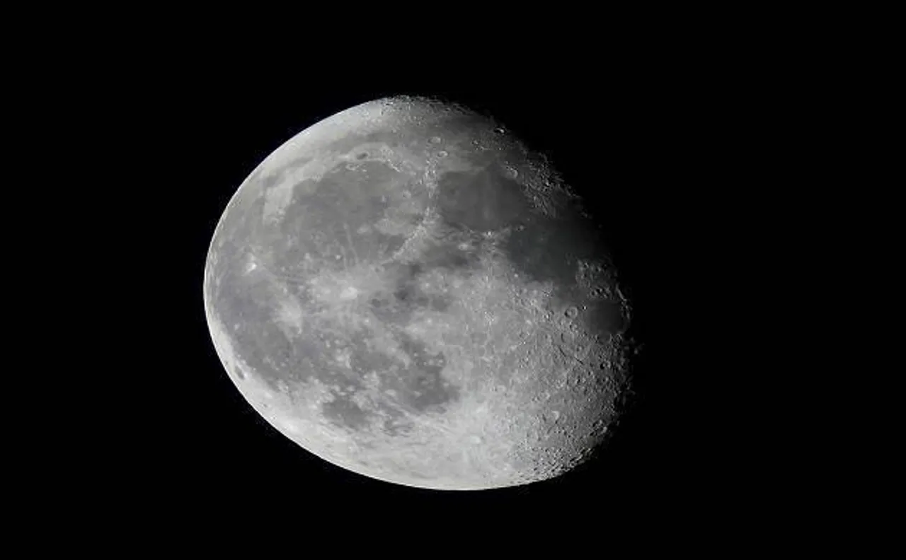 China to establish robot station on moon, enhance lunar geography studies