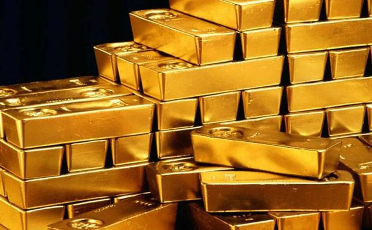 Gold hits 4-month low, slips Rs 180 on overseas trend