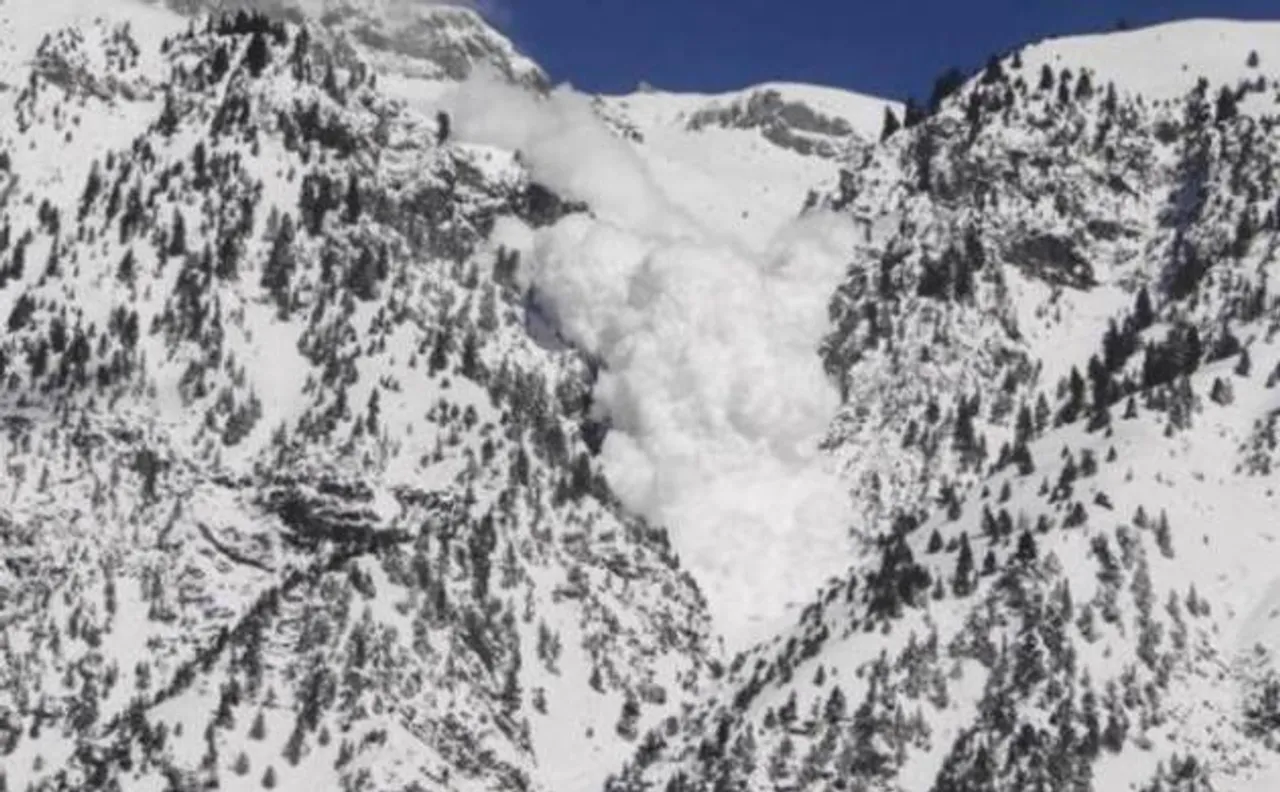 Three Army jawans go missing after avalanche hits post along LoC in J&K's Gurez