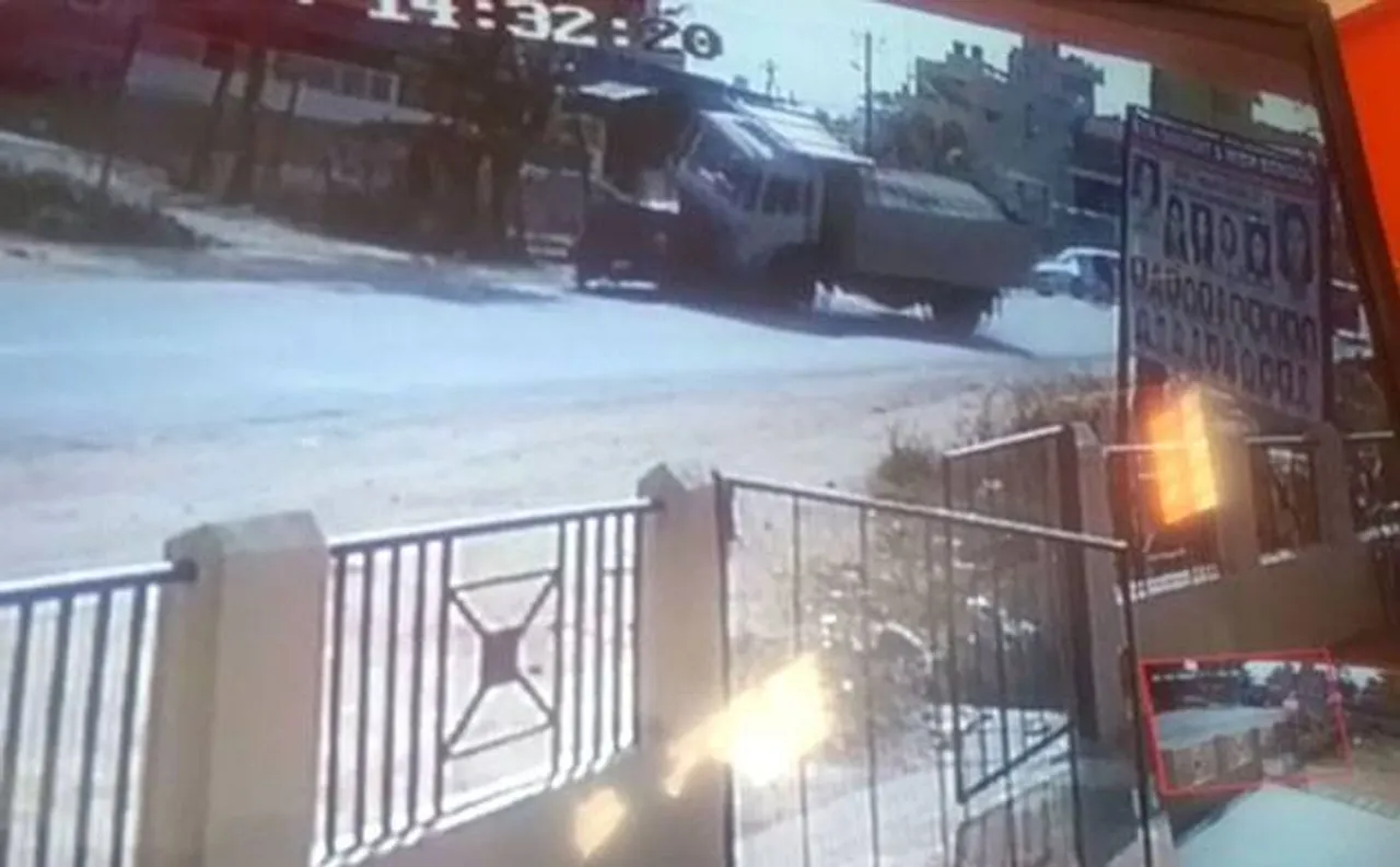WATCH | Three killed two injured in accident caught on cam in Karnatakaâ€™s Tavarekere
