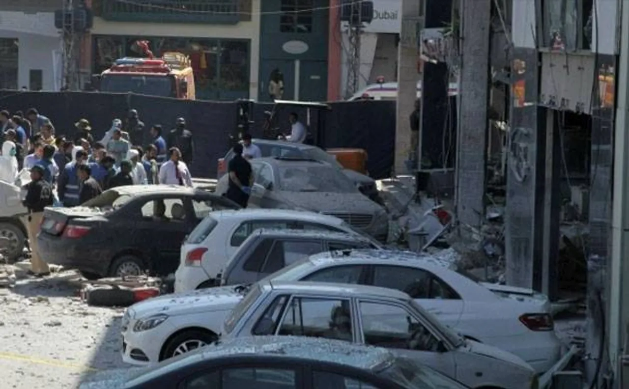 8 killed, 44 injured in suicide attack on church in Pakistan
