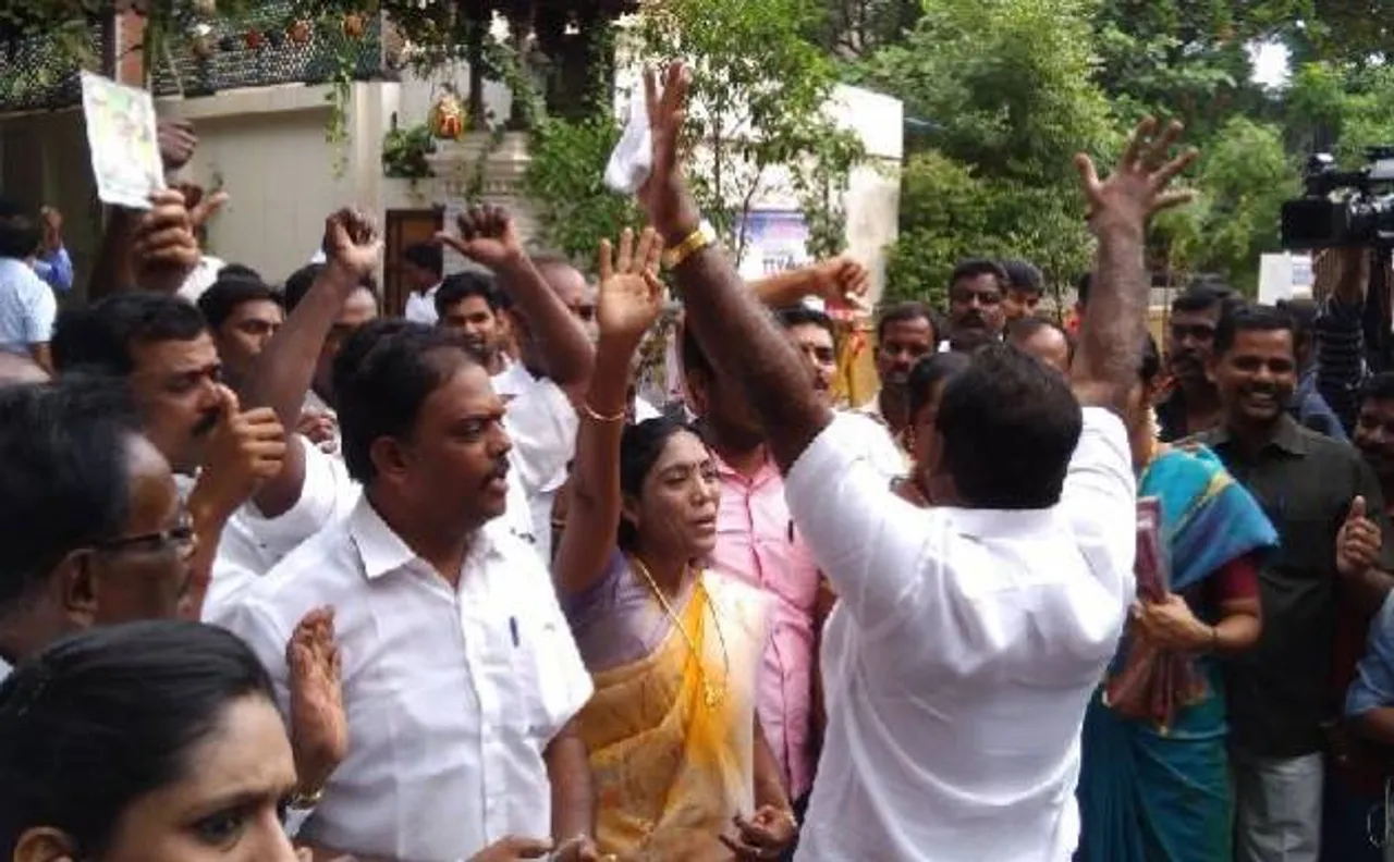RK Nagar by-poll result : With 'Jayalalitha's blessings' independent candidate TTV Dhinakaran books massive victory by 40,707 votes