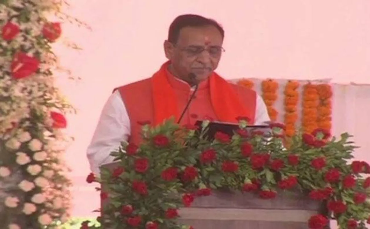 Vijay Rupani takes oath as Gujarat Chief Minister, Nitin Patel sworn in as Dy CM