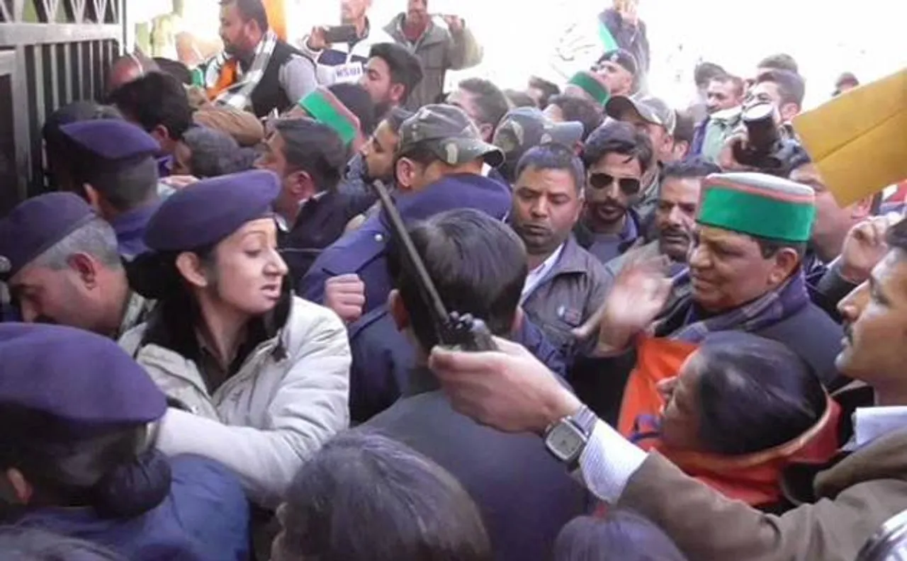 Video: Himachal Congress MLA slaps lady constable, gets a tighter one in return