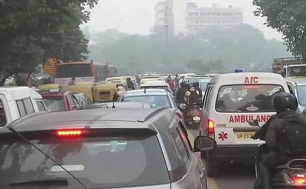 Massive Traffic jam cripples Delhi as 1 Lakh people gather at India Gate to celebrate New Year