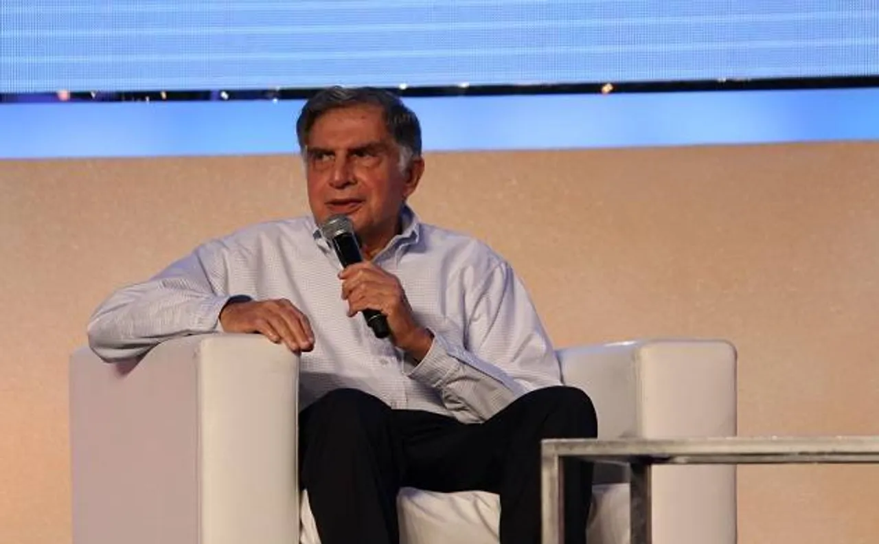 Ratan Tata worships at Tirumala temple