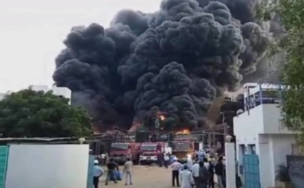 Massive fire engulfs chemical factory in Vadodara, no causalities reported