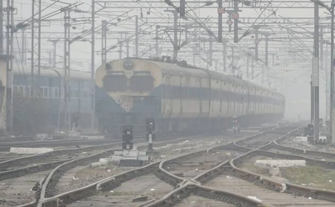 Mercury rises to 6.8 deg C, fog affects train service