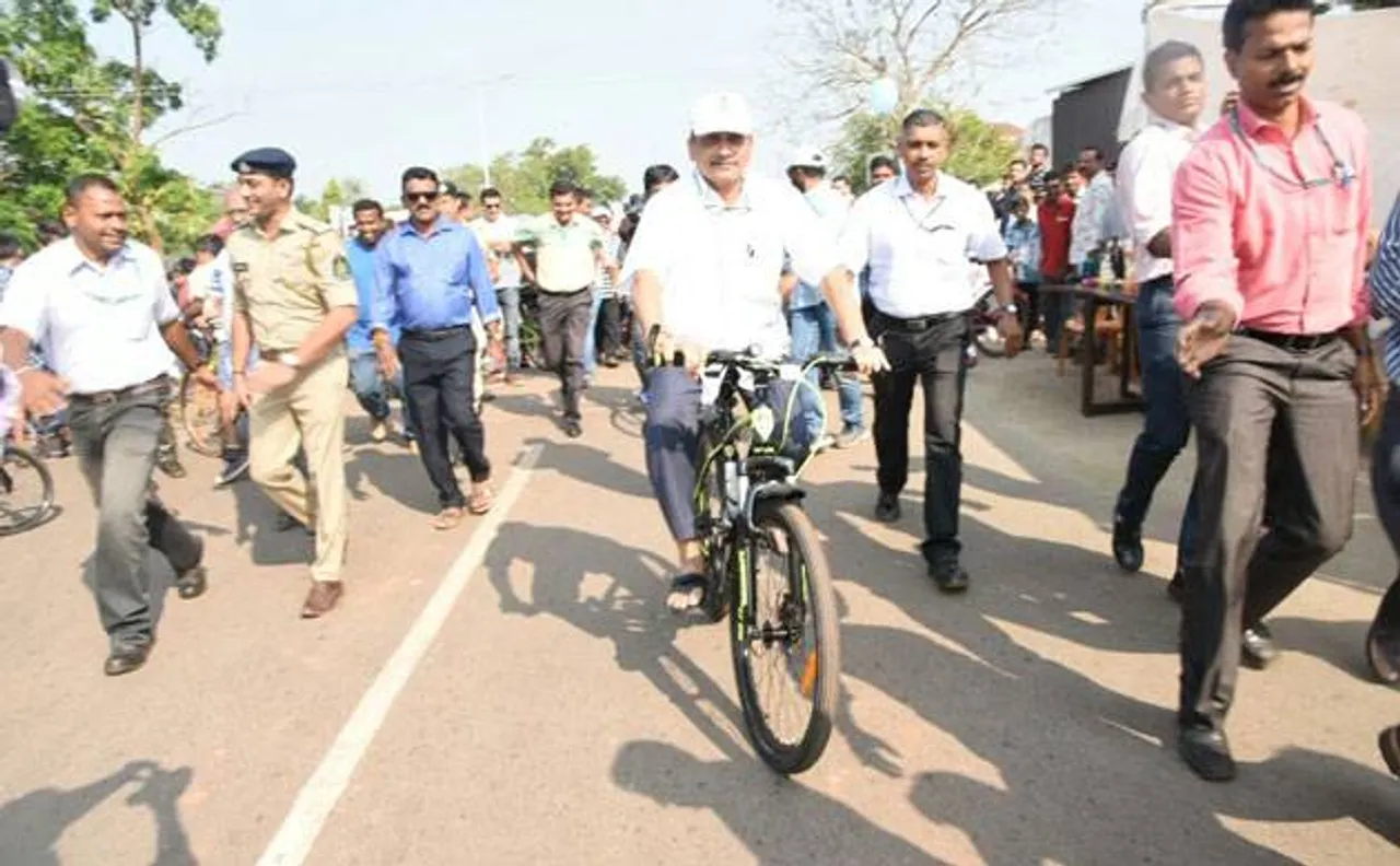 Manohar Parrikar is AFRAID of Goa's roads, doesn't travel by scooter fearing accidents