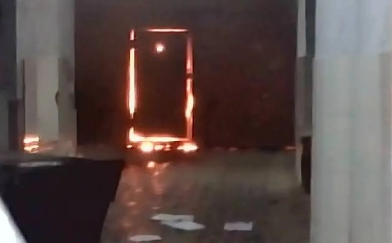 Prisoners of Presidency Correctional Home attack cops, torch part of jail property n Kolkata