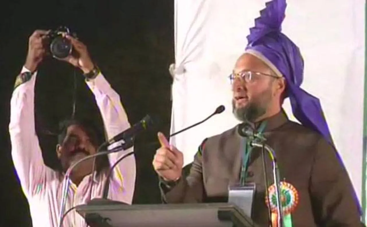 Mitron 15 hazar hi dedo, Owaisi mocks PM Modi over Triple Talaq issue