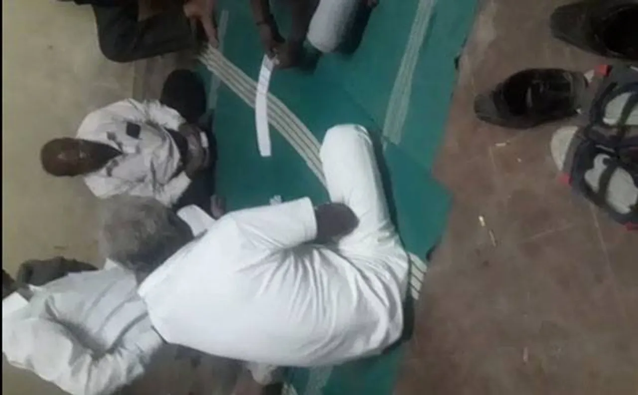 WATCH | Govt hospital in Karnatakaâ€™s Vijayapura turns into card playing spot