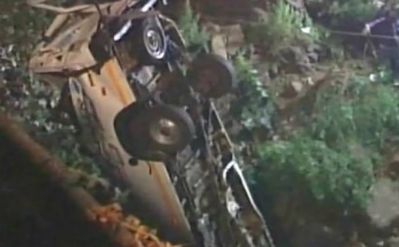 12 dead, 3 injured after mini bus falls into river in Maharashtra's Kolhapur