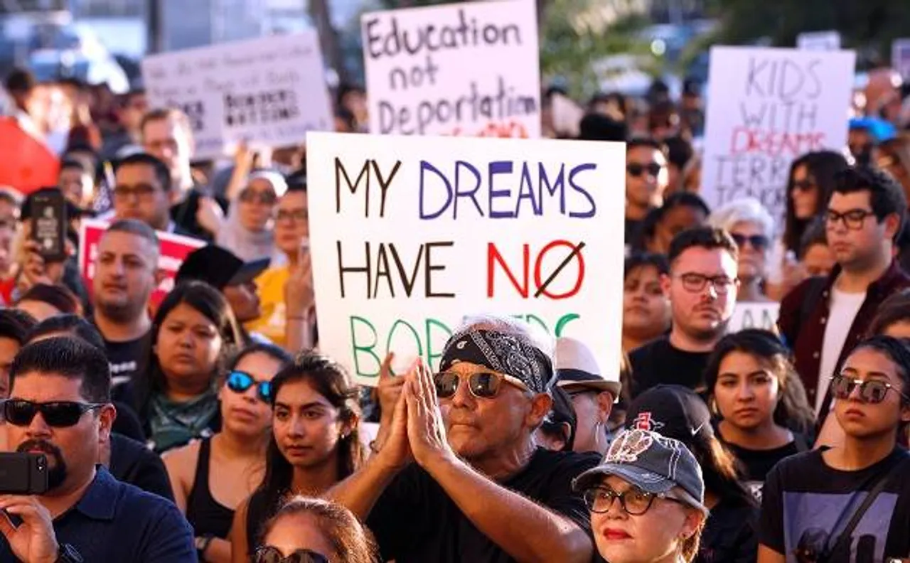 Two dozen 'Dreamer' immigrants to attend Trump State of Union