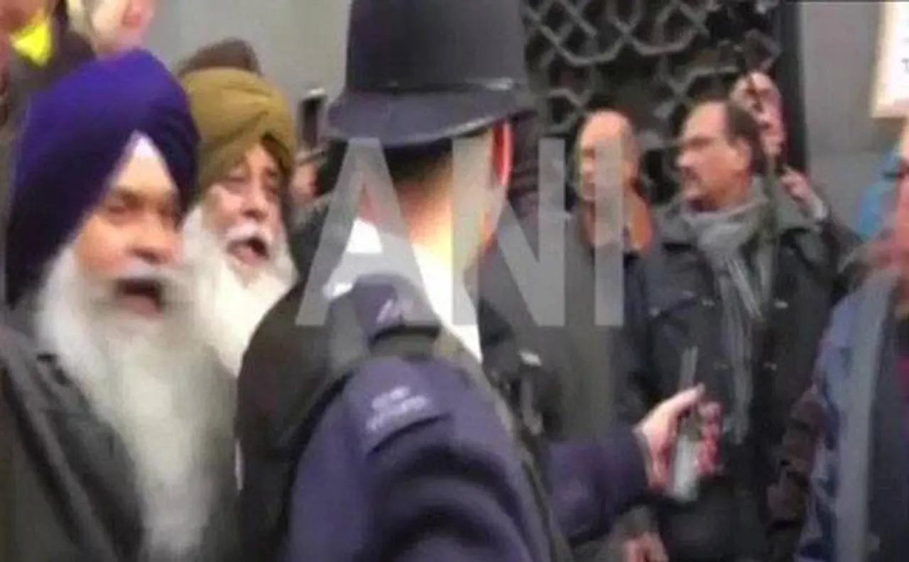 WATCH | Azad Kashmir campaigners clash with Indian groups in London