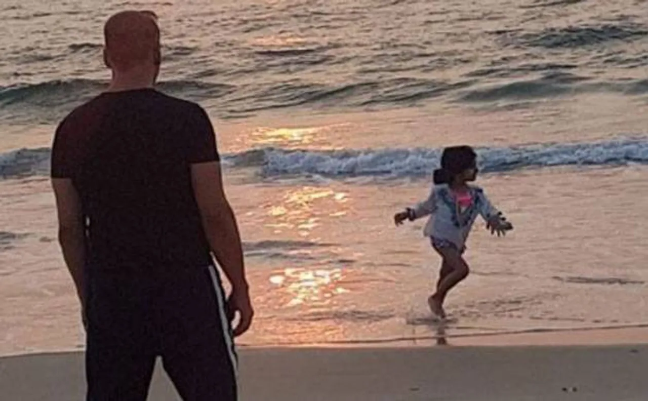 This Akshay Kumar and Nitara beach moment in Goa is just too CUTE to be true (see pic)