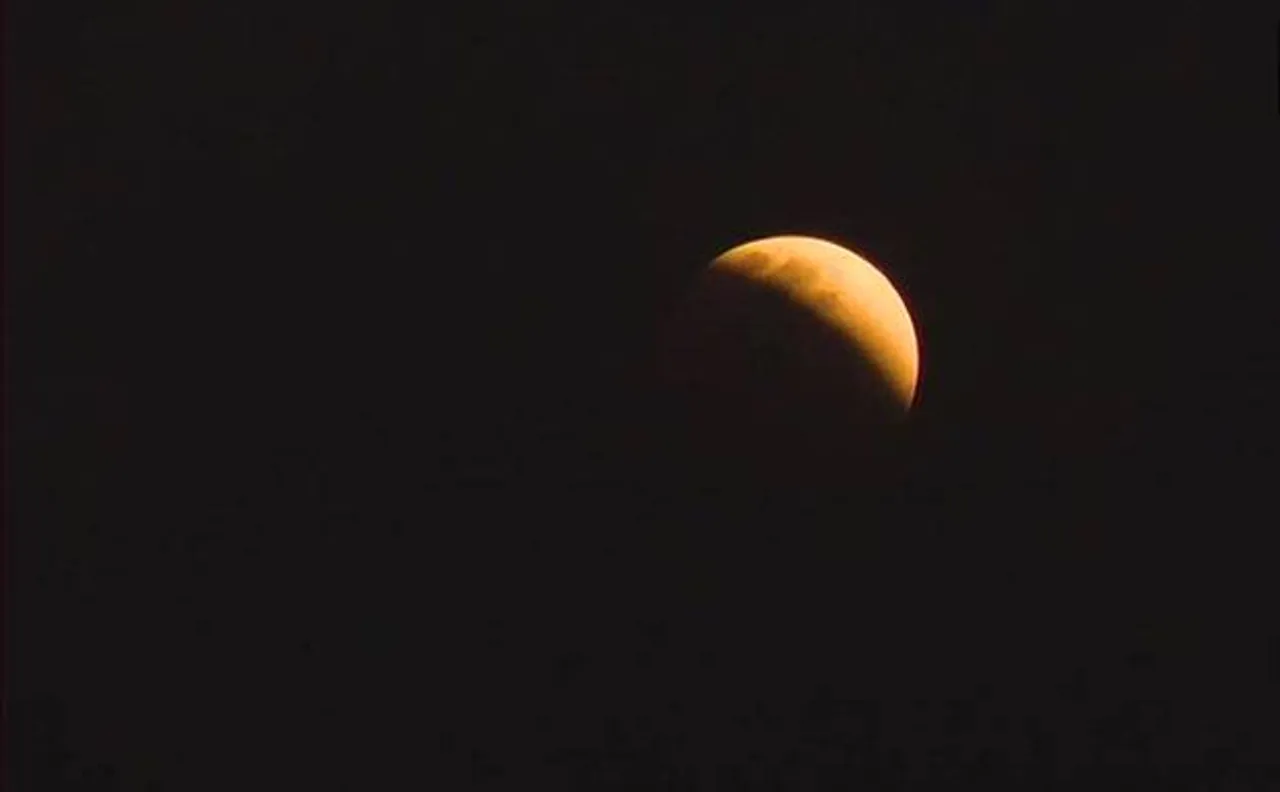 Chandra Grahan 2018: India witnesses Blue Moon, is your zodiac sign affected by the lunar phenomenon?