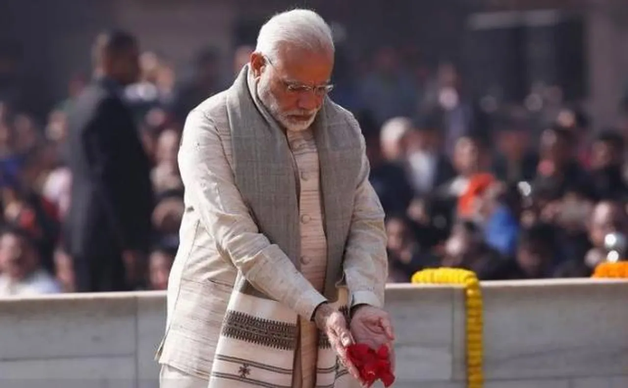 PM Modi, Congress President Rahul Gandhi pay homage to Mahatma Gandhi