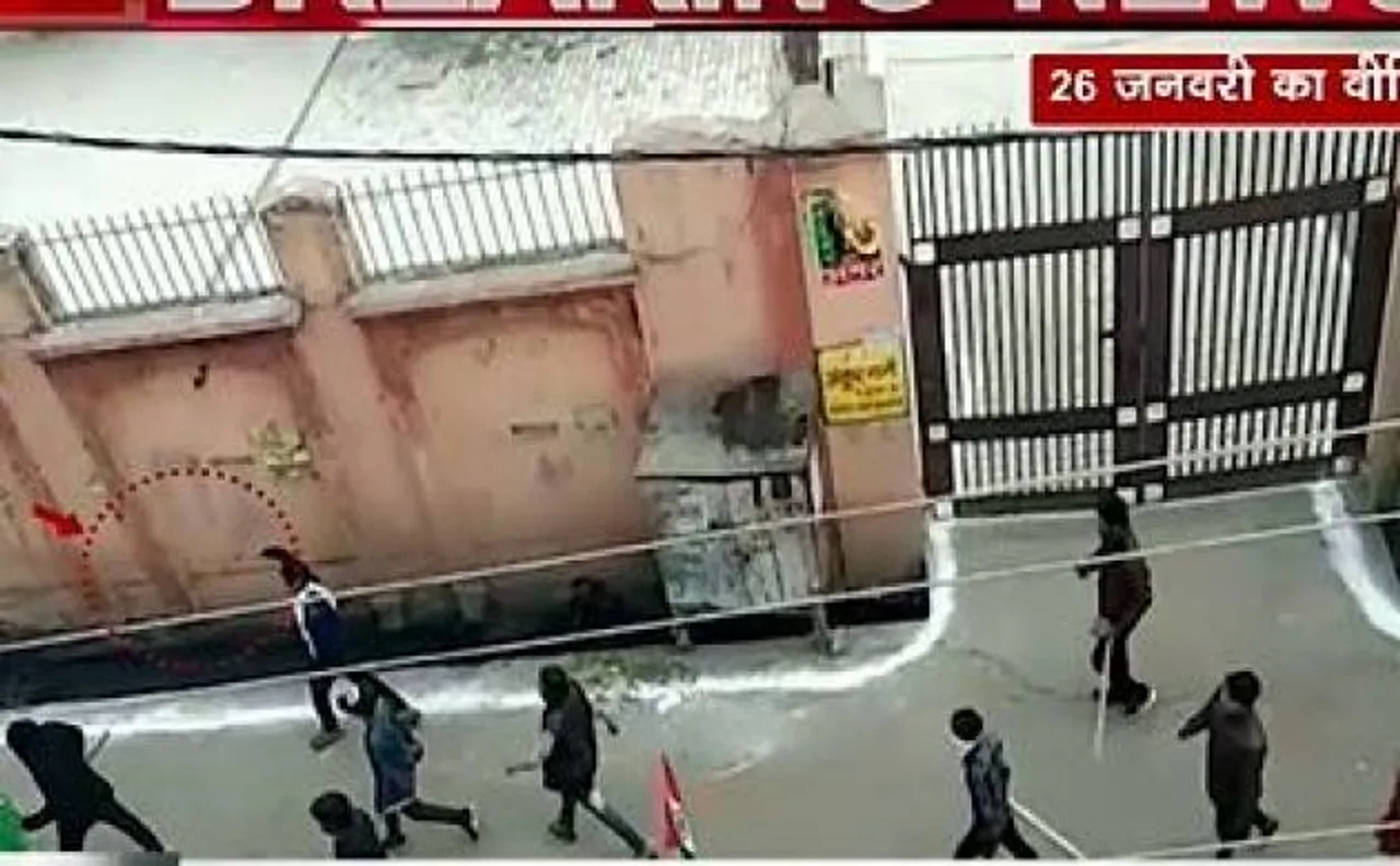 Watch | Video from UP's Kasganj shows young men armed with guns, swords on street
