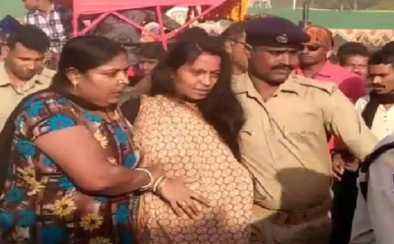 BJP worker's wife hurls eggs on Odisha chief Minsiter Naveen Patnaik in Balasore