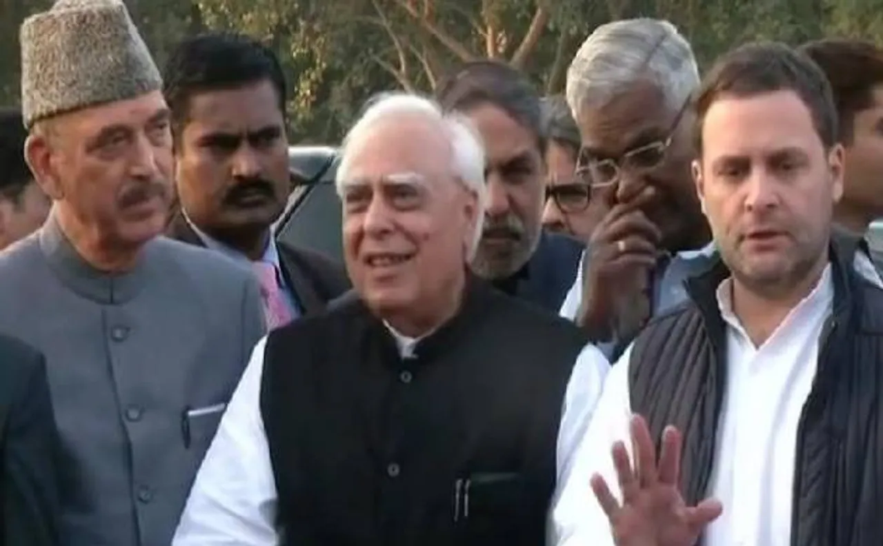 Judge Loya death: Rahul Gandhi leads Opposition MPs to meet President Kovind, ask for SIT probe