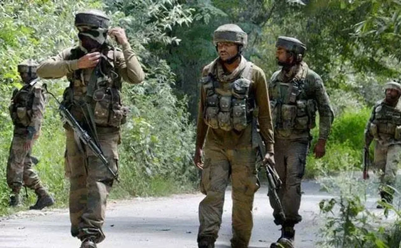 Two policemen killed in encounter with Naxals in Chhattisgarh's Sukma