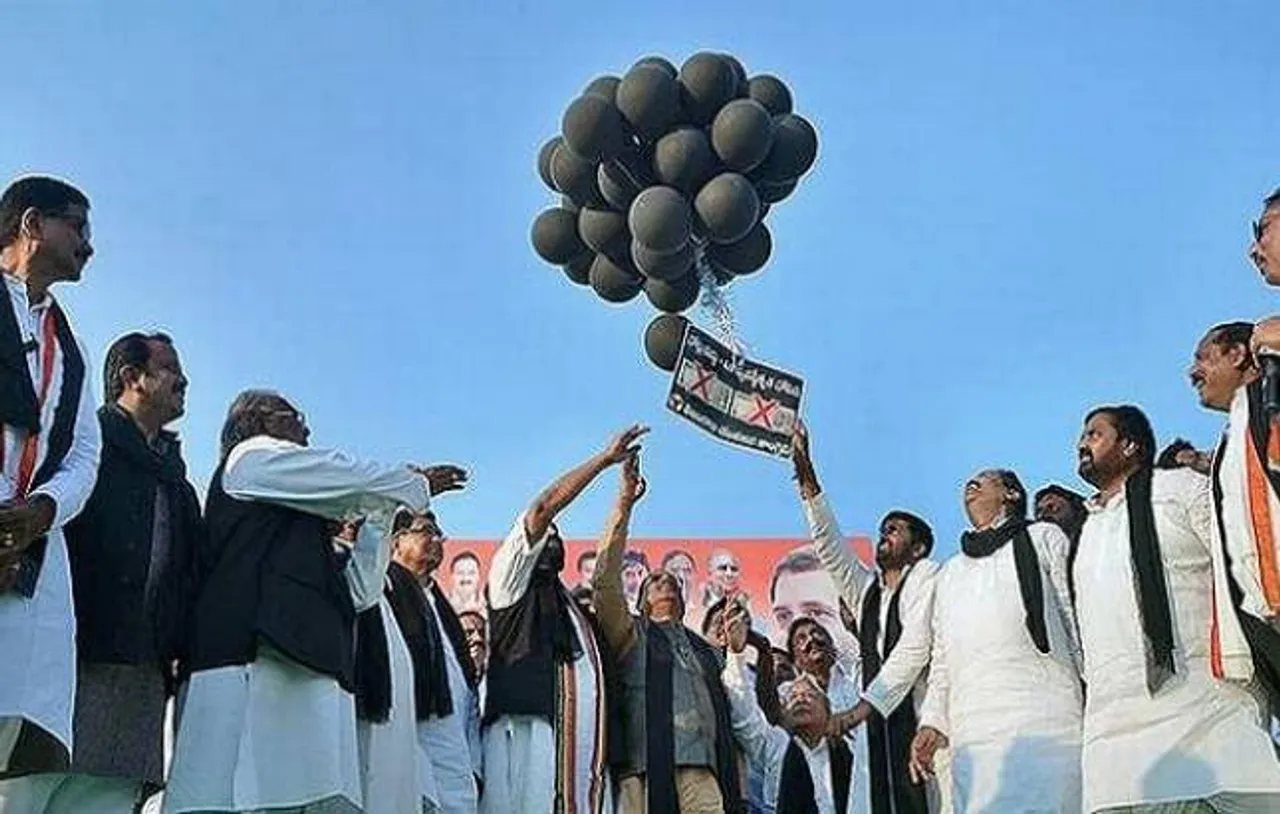 Protest march against PM Narendra Modi denied, Congress releases black balloons