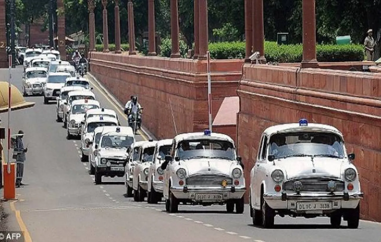 Maharashtra minister Sadabhau Khot's car attacked by supporters of SSS in Solapur district