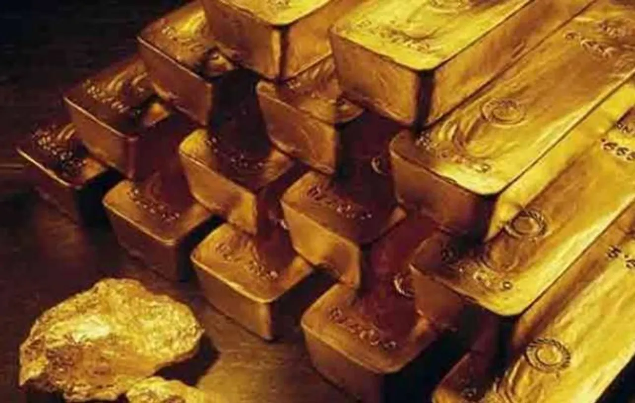 Gold worth Rs 32.4 lakh seized at Kozhikode airport, one held