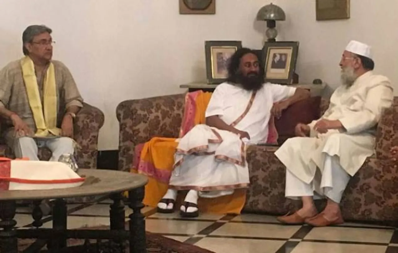 Ram Mandir Issue: Sri Sri meets Maulana Nadvi, says 'lot of cooperation from Muslim community'