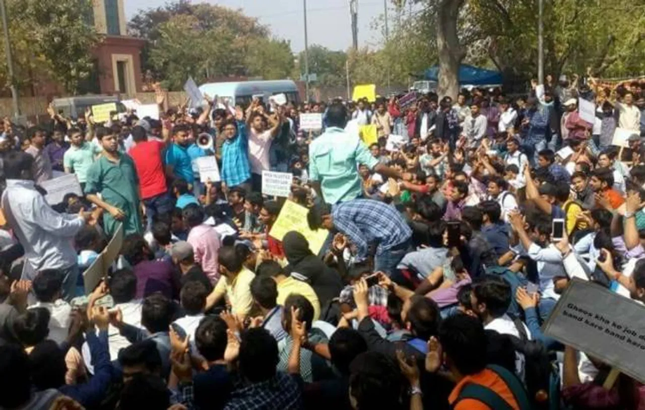 As India celebrates Holi, students protest for their rights, demand CBI probe into SSC scam